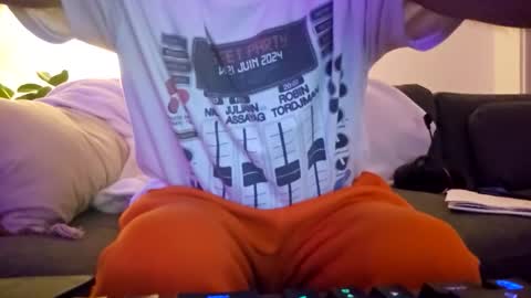 Snapshot of ju537705 chatting on 10/03/25, 05:04 ju537705 online show from 10/03/25, 05:04