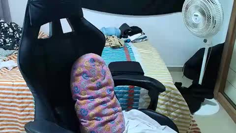 juan_gomez_1 online show from 10/01/25, 01:22