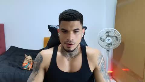 juan_gomez_1 online show from 11/25/25, 12:10