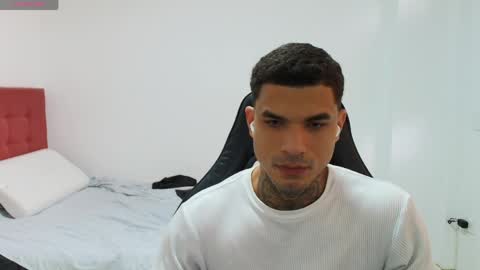 juan_gomez_1 online show from 04/25/26, 10:29