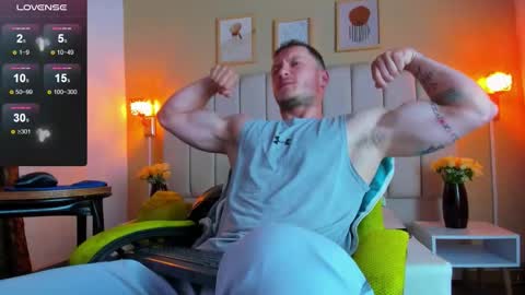 Snapshot of juan_prior chatting on 10/16/25, 01:45 JUAN online show from 10/16/25, 01:45