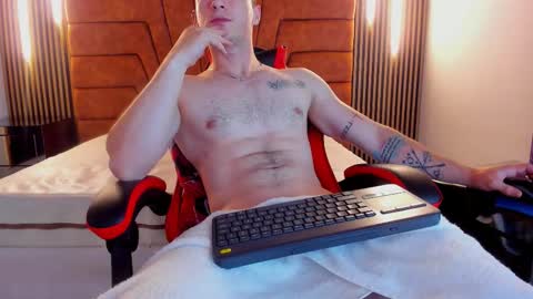 Snapshot of juan_prior chatting on 11/20/25, 04:45 JUAN online show from 11/20/25, 04:45