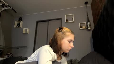 Lola online show from 10/25/25, 11:07