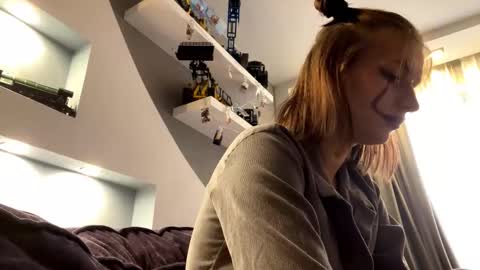 Lola online show from 10/31/25, 10:05