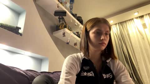 Lola online show from 11/01/25, 04:09