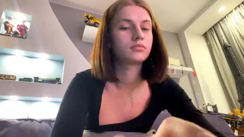 Lola online show from 11/08/25, 04:07