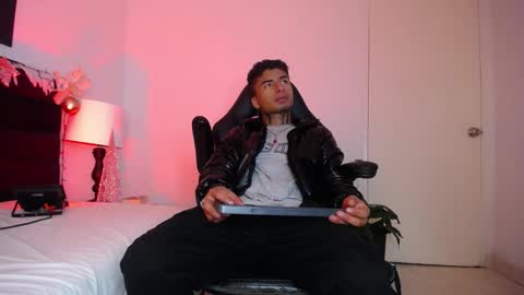 juancamilo66_ online show from 01/02/25, 03:58