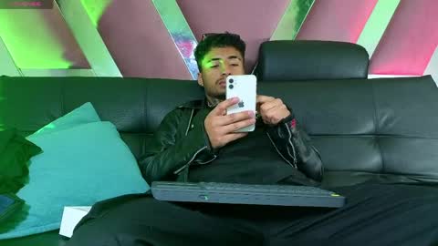 juancamilo66_ online show from 05/18/26, 01:13