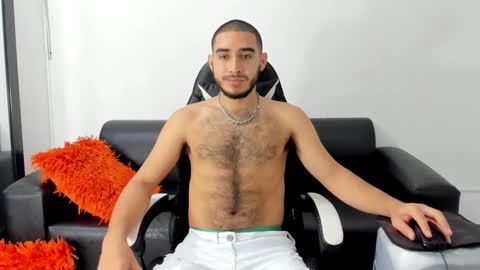 Juan Diego Uribe online show from 03/06/25, 01:46