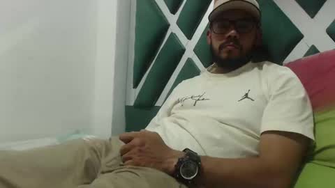 juanfe_style online show from 09/30/25, 02:27