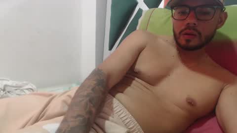 juanfe_style online show from 10/11/25, 03:32