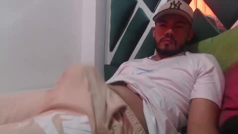 juanfe_style online show from 10/15/25, 04:29