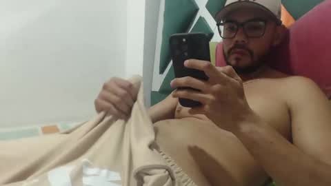 juanfe_style online show from 10/17/25, 04:26