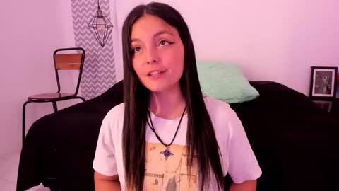 Snapshot of juanilittle chatting on 09/13/25, 06:29 juani online show from 09/13/25, 06:29