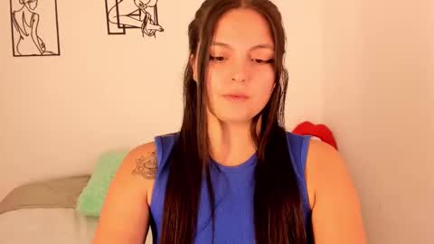 Snapshot of juanilittle chatting on 09/28/25, 08:25 juani online show from 09/28/25, 08:25