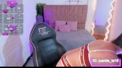 Snapshot of juanita_tay chatting on 09/17/25, 11:34 JUANITA online show from 09/17/25, 11:34