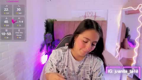 Snapshot of juanita_tay chatting on 09/24/25, 11:35 JUANITA online show from 09/24/25, 11:35
