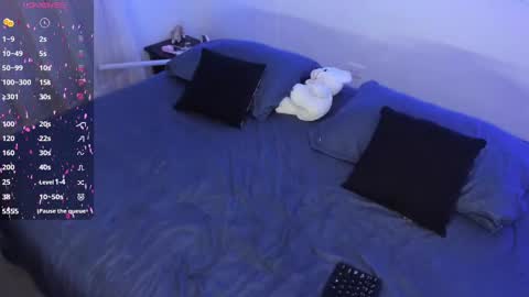 Blue online show from 02/19/25, 04:44