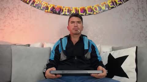 Snapshot of juank_fit45 chatting on 10/24/25, 01:51 Juan k online show from 10/24/25, 01:51