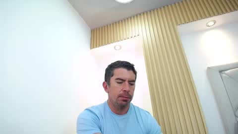Snapshot of juank_fit45 chatting on 04/24/26, 01:02 Juan k online show from 04/24/26, 01:02
