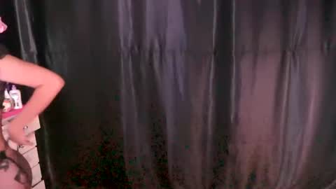 Sisi online show from 10/28/25, 02:04