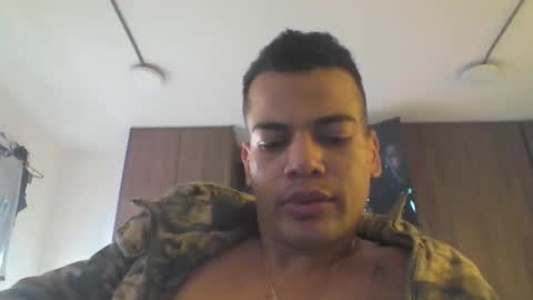 Snapshot of juicy_boy22 chatting on 04/20/26, 03:04 Miguel online show from 04/20/26, 03:04