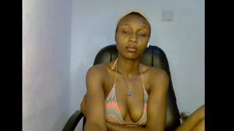 Snapshot of juicy_pinkpussy564197 chatting on 07/10/26, 07:12 olivia online show from 07/10/26, 07:12