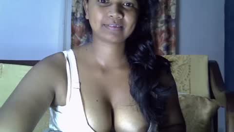 Snapshot of juicy_pretty chatting on 06/21/26, 03:20 stellah online show from 06/21/26, 03:20