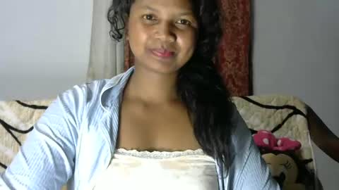 Snapshot of juicy_pretty chatting on 07/14/26, 01:52 stellah online show from 07/14/26, 01:52