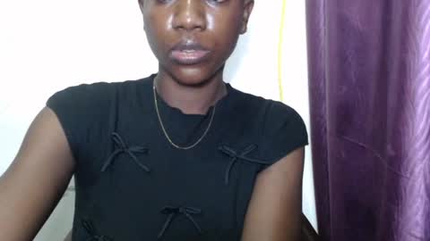 Snapshot of juicyberryx chatting on 06/20/26, 03:15 queen online show from 06/20/26, 03:15