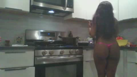 JuicyExotic online show from 11/21/25, 09:52