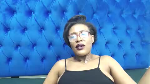 Snapshot of juicykayxxx chatting on 05/17/26, 12:01 Miss Kay online show from 05/17/26, 12:01