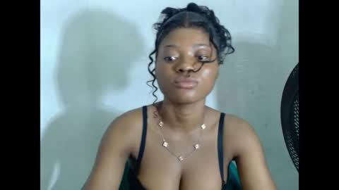 juicynpinkx online show from 04/17/26, 03:48