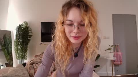 Snapshot of juicyshow chatting on 02/23/26, 02:53 Hiya Im your sweet Lia online show from 02/23/26, 02:53