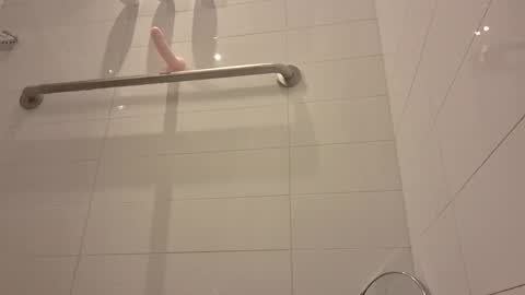 Snapshot of juicystraw chatting on 10/18/25, 11:00 juicystraw online show from 10/18/25, 11:00