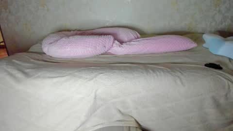 Snapshot of juisykitten chatting on 10/19/25, 03:56 Anna online show from 10/19/25, 03:56