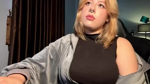 Elvia online show from 03/01/26, 08:27