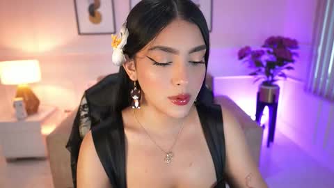 Jules Bennett online show from 12/05/25, 11:30