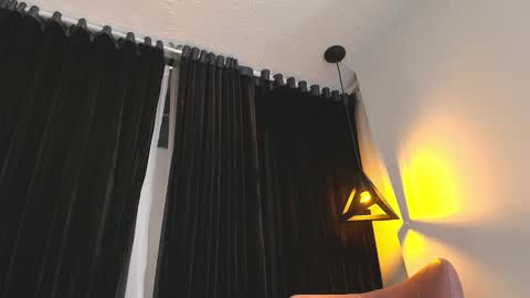 Snapshot of julescornett chatting on 02/19/25, 11:36 Julees online show from 02/19/25, 11:36