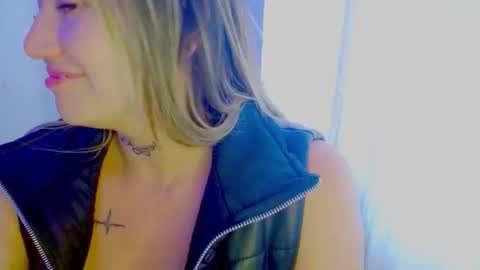  Juliana Torres  online show from 10/21/25, 08:31