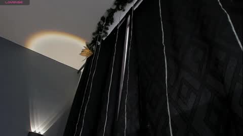 Juli Modelo Independiente online show from 02/04/25, 03:15