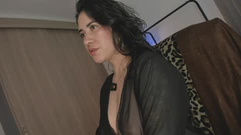 Juli Modelo Independiente online show from 05/09/26, 10:04