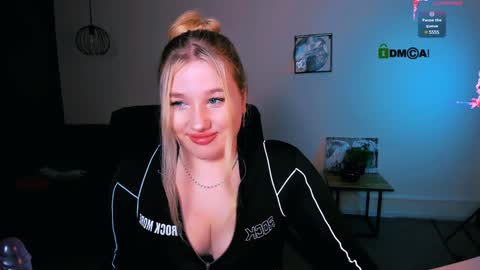 Snapshot of juli_kisss chatting on 01/10/25, 08:26 juli kisss online show from 01/10/25, 08:26