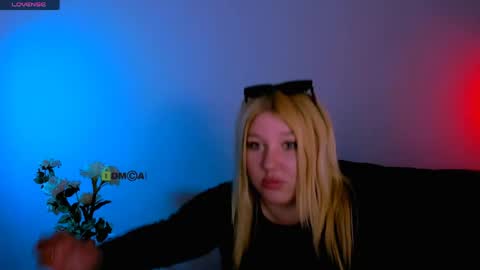 Snapshot of juli_kisss chatting on 06/10/26, 10:25 juli kisss online show from 06/10/26, 10:25