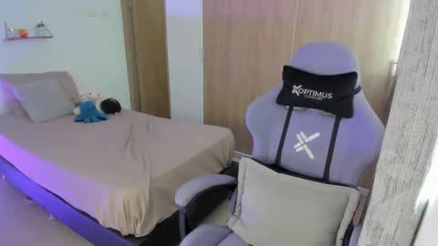 juli_santos_22 online show from 01/11/25, 08:10