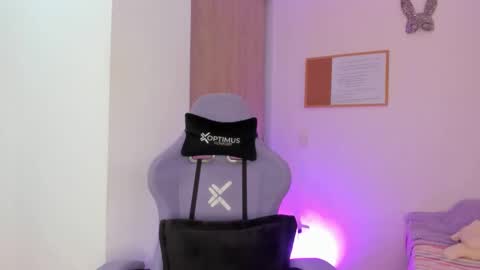 juli_santos_22 online show from 01/30/25, 06:21