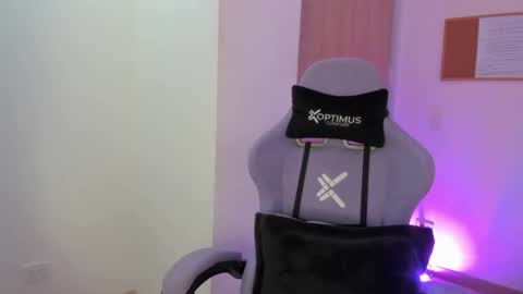 juli_santos_22 online show from 01/31/25, 06:14