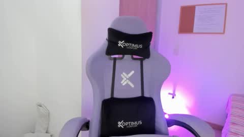 juli_santos_22 online show from 02/05/25, 05:31