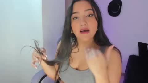 juli_santos_22 online show from 02/11/25, 03:08