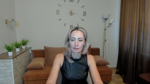 julia__cherry_ online show from 01/16/25, 10:42